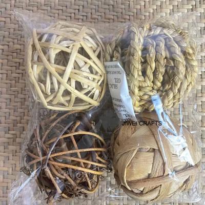 China Handmade Basket Straw Rattan Woven Ball Custom Rattan Pet Playing Straw Toys Bite Ball For Pets for sale