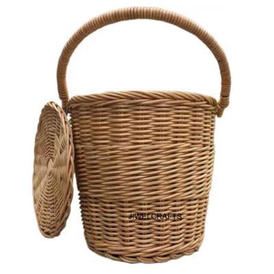 China Sustainable Food Gift Storage Rattan Hamper Basket For Handmade Picnic With Customized Handle And Cover for sale