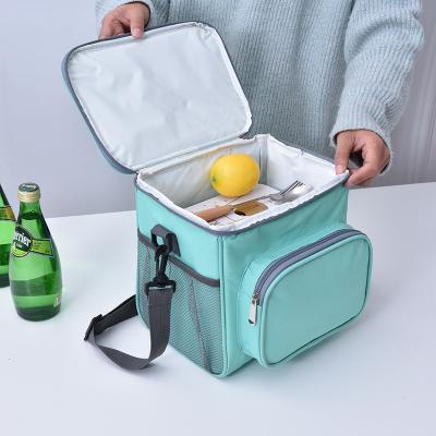 China Custom Waterproof Carry Lunch Cooler Bag Portable Thermal Bag for Outdoor Food Travel Beach Picnic with Detachable Strap for sale