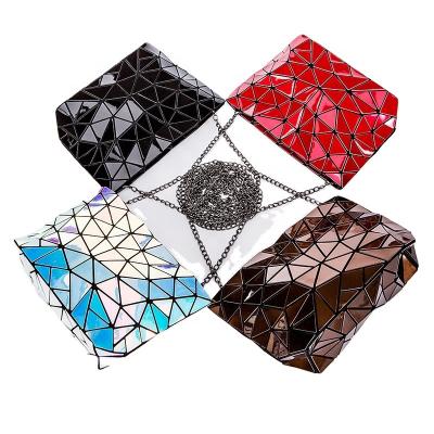 China Premium Holographic Geometric PU Laser PU Clutch Chain Bag Women Cross - Body Bag Sling Bag Purse For Women for sale