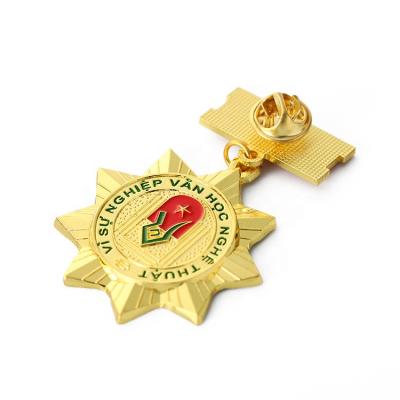 China professional 3D China manufacturer design war commemorate souvenir badge custom star pin badge for sale