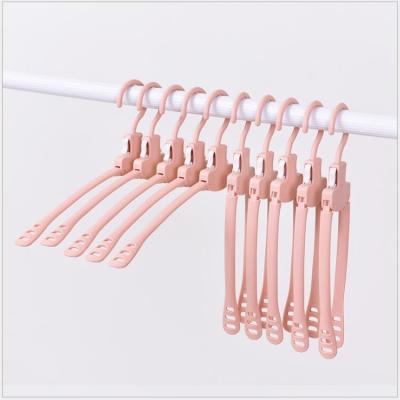 China Plastic Folding Folding Clothes Hangers Vintage Travel Hangers Space Saving Wet Portable Clothing Accessories Vintage for sale