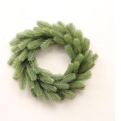 China Christmas Atmosphere Green Christmas Wreath Pine Cones And Berry Christmas Wreath for sale