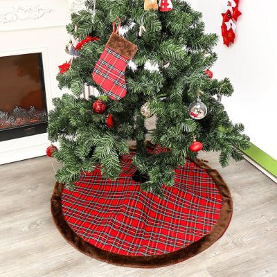 China BSCI SJ0479 Modern Luxury Large Plush Ornaments Trim OEM Design 2pcs Set Red Plaid Christmas Tree Skirt for sale