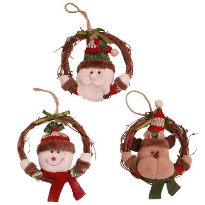 China BSCI SJ0509 Modern Wooden Circle Cloth Christmas Tree Santa Claus Funny Christmas Decorative Door Hanger for sale