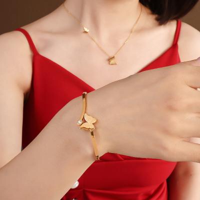 China FASHIONABLE 18k Gold Zircon Butterfly Bracelet Plated Korean Luxury Split Rings For Bangles Bangle for sale