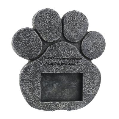 China 2021 Viable Outdoor Waterproof Creative Resin Bear Paw Bear Garden Urn Pet Amazon Hanging Gravestone for sale