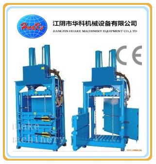 China Máquina de embalaje de la vertical del barril del tambor, máquina hidráulica de la embaladora de la botella del animal doméstico en venta