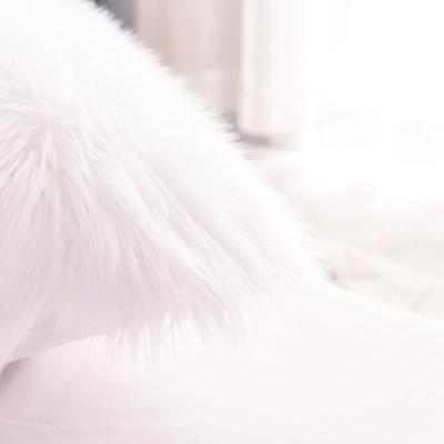 China Cheap Viable Nonwoven Textiles Hotel Wholesaler Decorative Sofa Fashion Faux Fur Cushion Bed Cover for sale