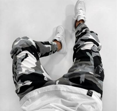 China LW New Design Camouflage Jeans Viable Pants For Men Denim Cargo Jeans With Multi - Pockets for sale