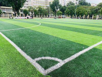 China Synthetisch Gras 50mm van het voetbalgras Kunstmatig Kunstmatig het Grasgras van het Voetbalgras Te koop