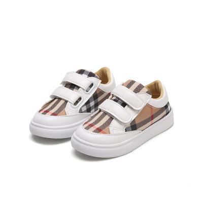 China Breathe Free Kids Color Lattice Casual Shoes Baby Boy Girls Casual Shoes Fashion Board Shoes Breathable Sport Slip On Tennis For Kids for sale