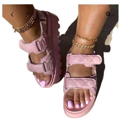 China 2022 New Summer Fashionable Women Anti-slippery Thick Bottom Comfortable Sandals With Gold Chain Roll Shoes for sale