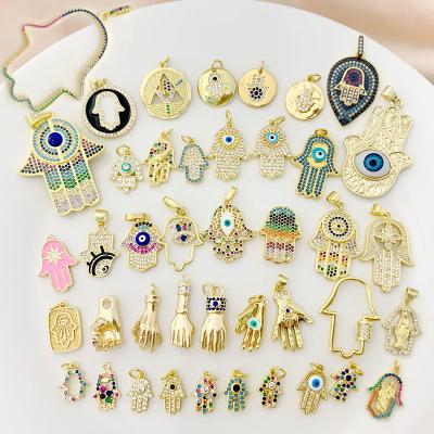 China CLASSIC 2022 Trending Fashion Jewelry 18K Gold Hamsa Hand Jewelry Evils Eyes Necklace Women Luxury Gold Hand Pendant For Gift for sale