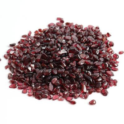 China Mini Quartz Gravel China Garnet Crystal Gravel Loose Natural Crystal Stones Healing Tumbled Stones for sale