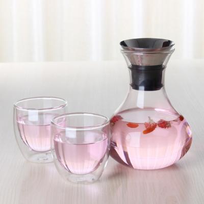 China Stocked Borosilicate Glass Pitcher Heat Resistant Glass Jug With Lid for sale