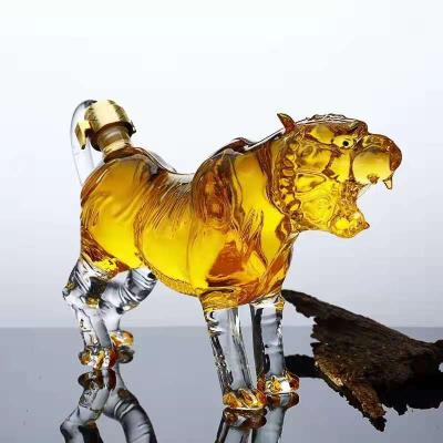 China Tiger wine set tiger shape hot sale originality transparent borosilicate glass animal glass decanter for sale