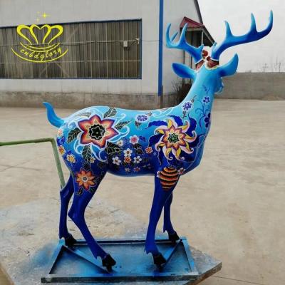 China Home Crafts New Product Fiberglass Europe Garden Decor Life Size Deer Statue For Theme Park Garden Sets for sale