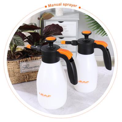 China Garden 1L 1.5L 2L Manual Pressure Plastic Sprayer Machine Fine Mist Gardening Sprayer With Bottle for sale