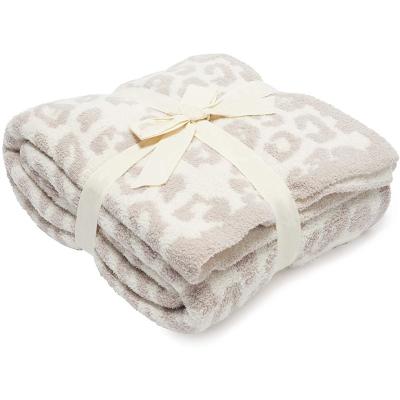 China Fuzzy Throw Blanket Super Soft Polyester Jacquard Leopard Fleece Folded Warm Blanket For Couch Sofa Bed for sale