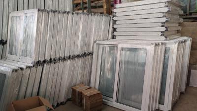 China Glas PVC Schiebefenster und Tür Weißer Rahmen Doppelverglasung Balkonfenster zu verkaufen