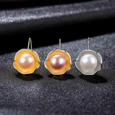 China Beautiful Romantic High-End Freshwater Pearl 925 Earrings Silver Design OUXI Minimalist Shell Design Women Jewelry Manufacturer Y21410 for sale