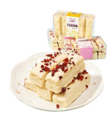 China Thousand Layer Pastry 158g Low Fat Transparent Boxes Rose Pastry Baking Snacks Flavored Dessert Snacks for sale