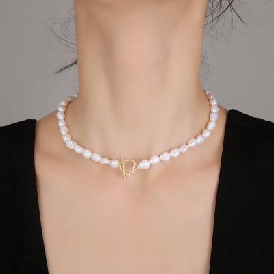 China CLASSIC Fashion Minimalist Style Hollow Heart Shape Pendant Irregular Freshwater Mother Shell Pearl Chain Choker Necklace for sale