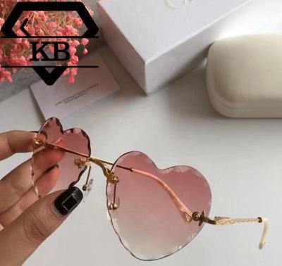 China 2022 Fashion Design Heart Shape Diamond Rimless Lens Shades Iced Out VVS Moissanite Diamond Sunglasses for sale