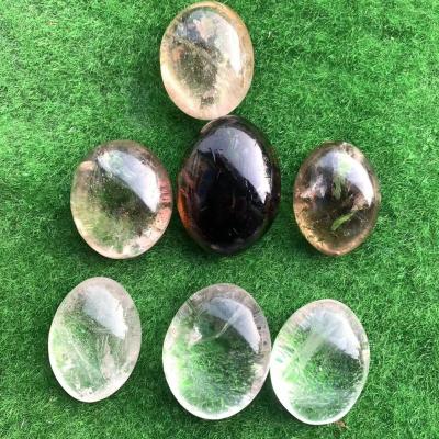 China Rainbow High Quality Natural Clear Gemstone Stones Europe Quartz Crystals Healing Palm White Palm Stones for sale