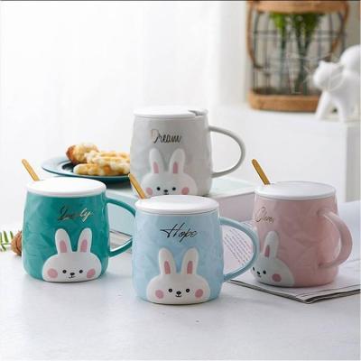 China Wholesale stocked lovely cartoon 450ML ceramic mug with hande and lid supplier for sale