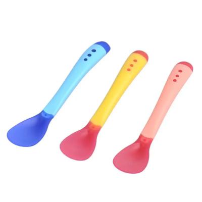 中国 BPA Free Silicone Spoon Set Soft Baby Feeding Training Soup Spoon Set 販売のため