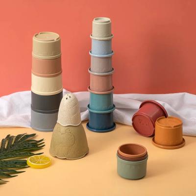 中国 Colorful Silicone Stacking Cups Flexible Tower Cups Eco Friendly 販売のため