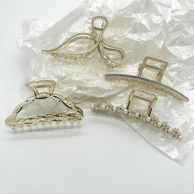 China Claw clips Fashion  pearl rhinestone Metal Hair Claws Clips for Bath Sweet rectangle Hollow Korean Ladies for sale