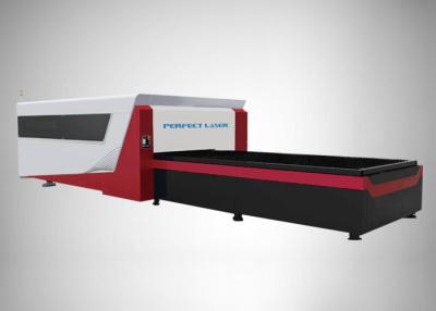 China Full Enclosed Fiber Laser Cutting Machine / Professional Laser Metal Cutting Machine for sale