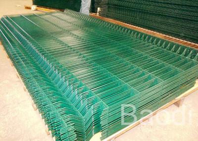 China Backyard Triangle Curved Welded Steel Fence Panels , Vinyl Spray Panels For Machine Protection for sale