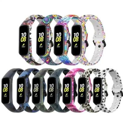 China Replacement Watch Band Sports Strap Wrist Strap Replacement For Samsung Galaxy Fit 2 SM-R220 Silicone Soft Colorful Printed Watch Band for sale