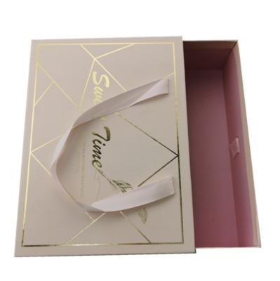 China Recyclable Factory Wholesale Cosmetic Quality Color Box White Card Corrugated Box for sale