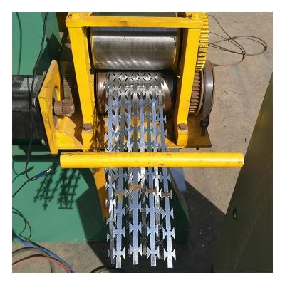 China Variety And Easy To Install Prices Razor Wire Metal Horse Fence Concertina Panel Galvanized Wire Mesh Roll Wire Fencing for sale