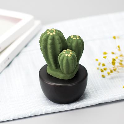 China Sustainable Aromatherapy Diffuser Ceramic Ceramic Cactus Decorative Commercial Air Freshener for sale