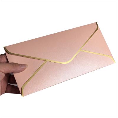 China Gift Envelope DL Size Fancy Pink Color Pearl Paper Envelope With Gold Foil Edge For Greeting Card Packaging for sale