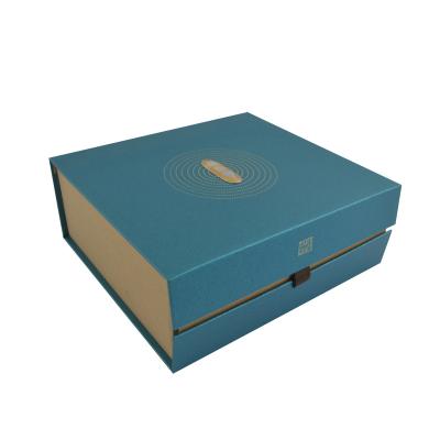 China Handmade Design Custom Printing Magnetic Cardboard Paper Packaging Gift Box for sale