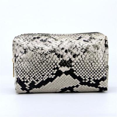 China Fashion PU Pattern Fashion Snake Makeup Bag Waterproof Makeup Bag Travel Makeup Organizer Custom Makeup Bag for sale