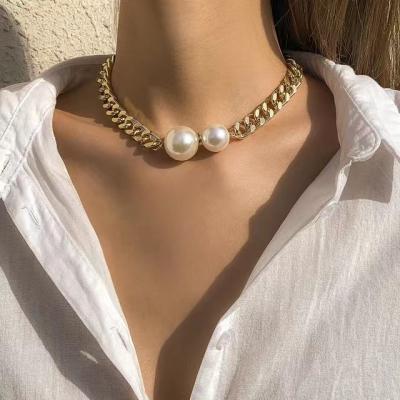 China Luxury elegant fashion trendy jewelry vintage aluminium geometric baroque cuban chain simulated pearl choker necklace for sale