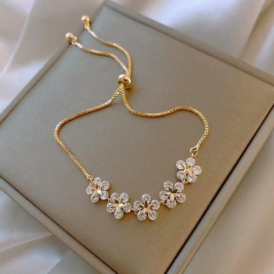 China New High Quality Korean Luxury Women Bracelet Crystal Flower Cubic Zirconia Pendant Around Shiny Rhinestone Bracelet Jewelry for sale