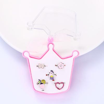 China High Quality 5pcs Multicolor Kids Toy Ring Set Flower Heart Charms Adjustable Kids Ring Crown Plastic Box Kids Jewelry Set for sale