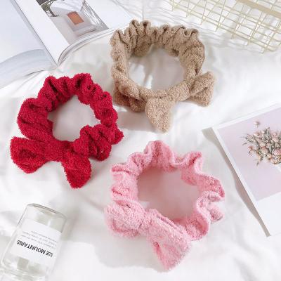 China Fashionable Cute Fluffy Cute Girls Bow Tie Elastic Faux Fur Headband Women Make Up Winter Hair Accessories 2021 Face Wash Band for sale