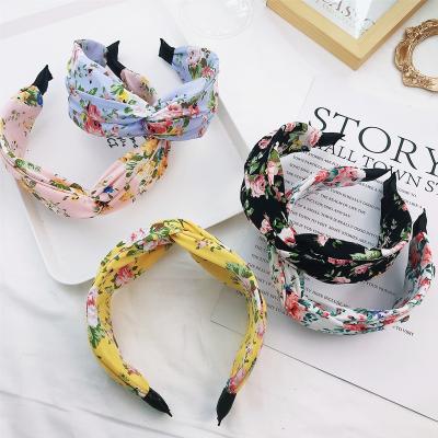 China 2021 outlet popular printed wide brim headband new trend ladies fashion headband fabric retro for sale