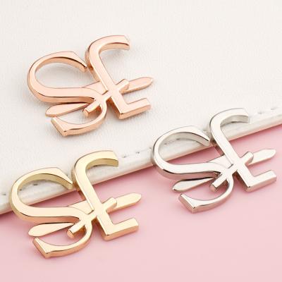 China Custom Logo Letters Metal Plate Hight-end Handbag Logo Metal Bag Label for Bag Making Te koop