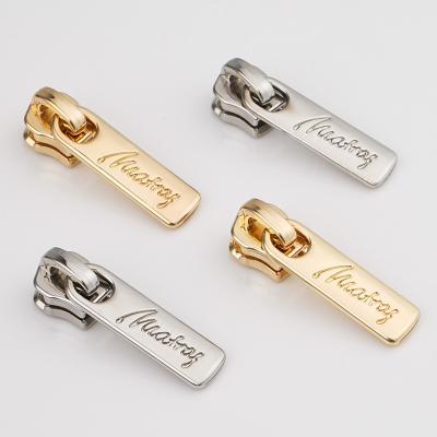 Cina Custom 3 5 Gold Silver Zip Slider Puller Engraved Logo Zip Pull Metal Puller Zipper for Bag in vendita